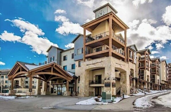 Exterior - 306A NEW Luxury Kitchen Studio! king bed, full bath, 65" TV, in-unit laundry (Park City)