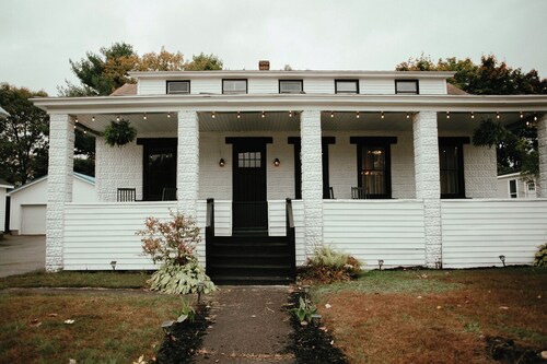Charming 4-bedroom house in enchanting Millinocket with AC, WiFi