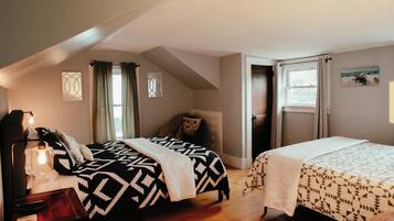 4 bedrooms, iron/ironing board, WiFi, bed sheets