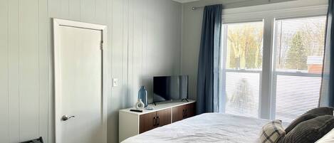 2 bedrooms, travel crib, free WiFi, bed sheets