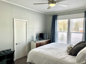 2 bedrooms, travel cot, free WiFi, bed sheets - Charming 2-bedroom house in serene Coloma with AC, WiFi (Coloma)