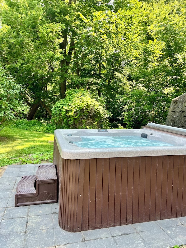 Bain à remous extérieur
