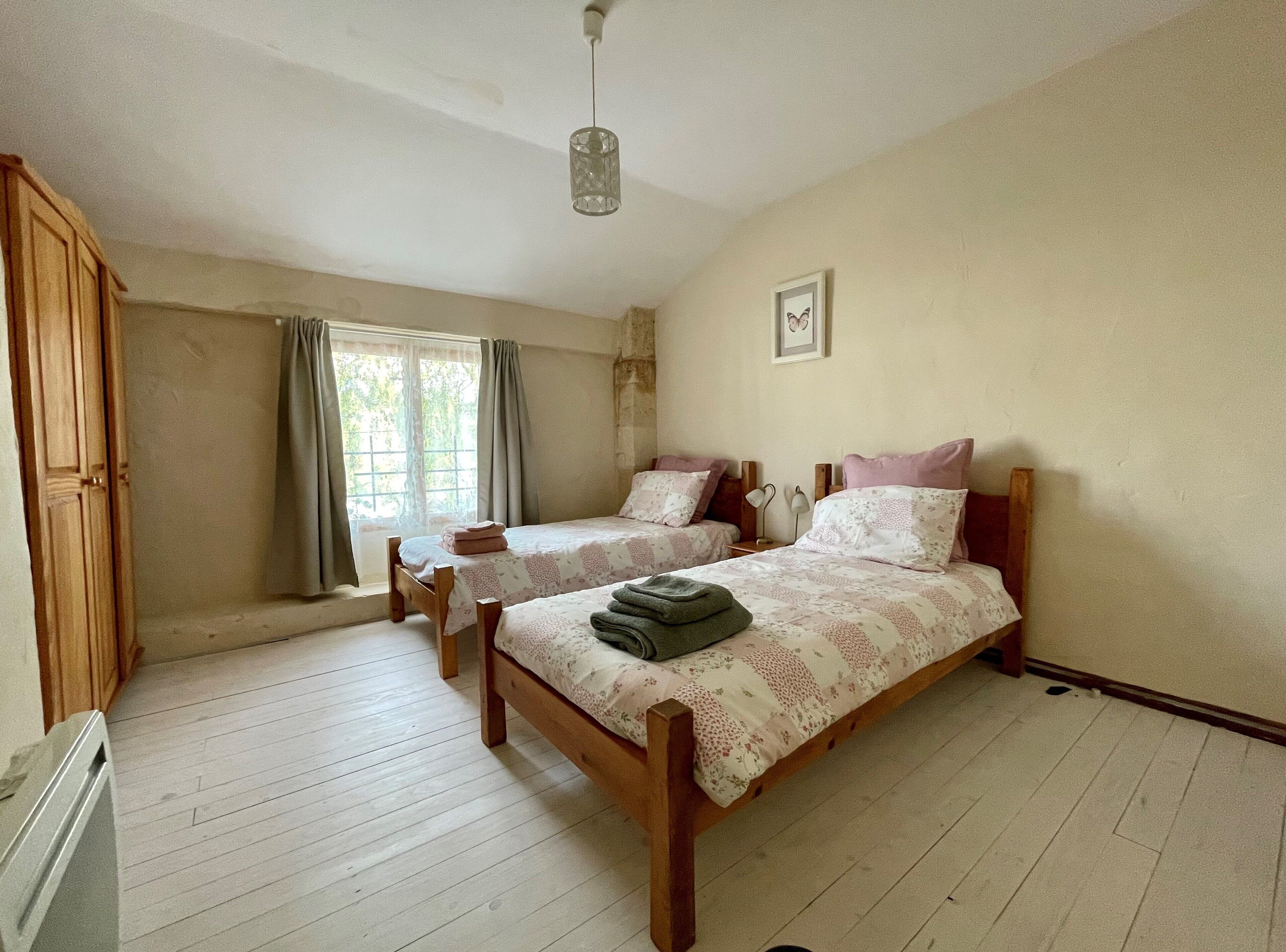 4 bedrooms, iron/ironing board, travel cot, free WiFi
