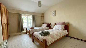 4 bedrooms, iron/ironing board, travel cot, free WiFi