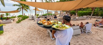 Top level apartment with jacuzzi, shared pool, gym, & tennis courts