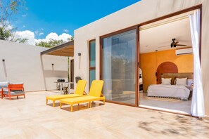 Terrace/patio - Top level apartment with jacuzzi, shared pool, gym, & tennis courts (Xpu Há)