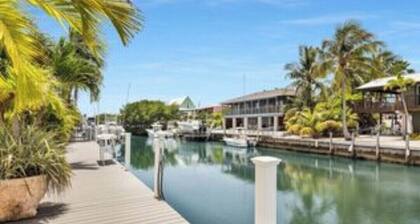 FALL SPECIAL EXCEPT HOLIDAYS $219!! Amazing, 3BR/2BA, Pool, Dockage & Hot Tub!!