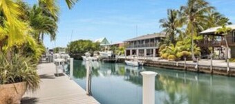 Last Minute Special! Amazing! Pool, Spa, 80' Dockage, 5 Houses From Open Ocean!