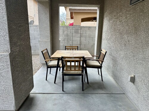 Charming 3-bedroom House in Queen Creek w/ Community Pool