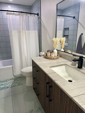 Shower, hair dryer, towels, soap - Charming 3-bedroom House in Queen Creek w/ Community Pool (Queen Creek)