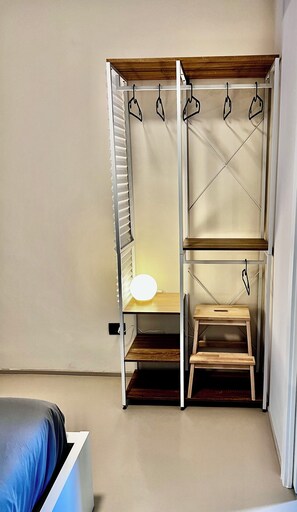1 Schlafzimmer, Schreibtisch, Bügeleisen/Bügelbrett, Reisekinderbett