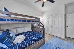 2 bedrooms, travel cot, free WiFi, bed sheets