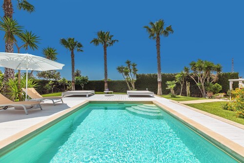 Villa Gina by BarbarHouse