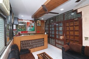 Reception - Hotel Hari Villa (Noida)