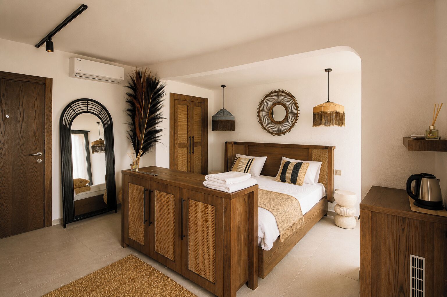 Un dormitorio con una cama de madera, un armario, un espejo y una lámpara colgante.