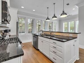 Private kitchen - Beach, Please (Santa Rosa Beach)