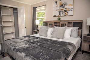 4 bedrooms, iron/ironing board, WiFi, bed sheets