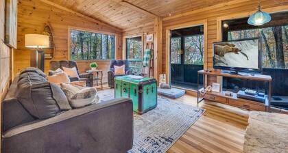 Cozy Cabin: 4 Acres + Nat'l Forest + Creek