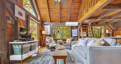 Storybook Cabin: 4 Acres+Creek+Nat'l Forest