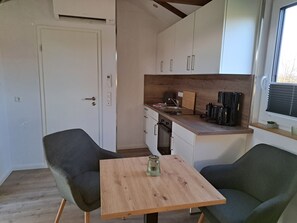 Fridge, oven, stovetop, coffee/tea maker - Cozy tiny house with a view of the countryside (Ritterhude)