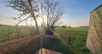 Cozy tiny house with a view of the countryside