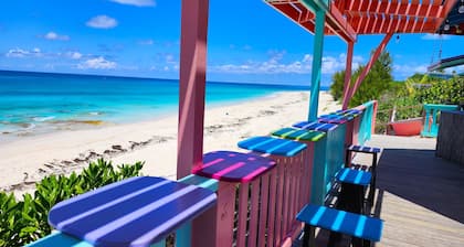 Charming 2 BR cottage in Great Guana Cay short walk to beach, AC WiFi Generator