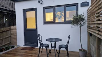 Apartment | Outdoor dining