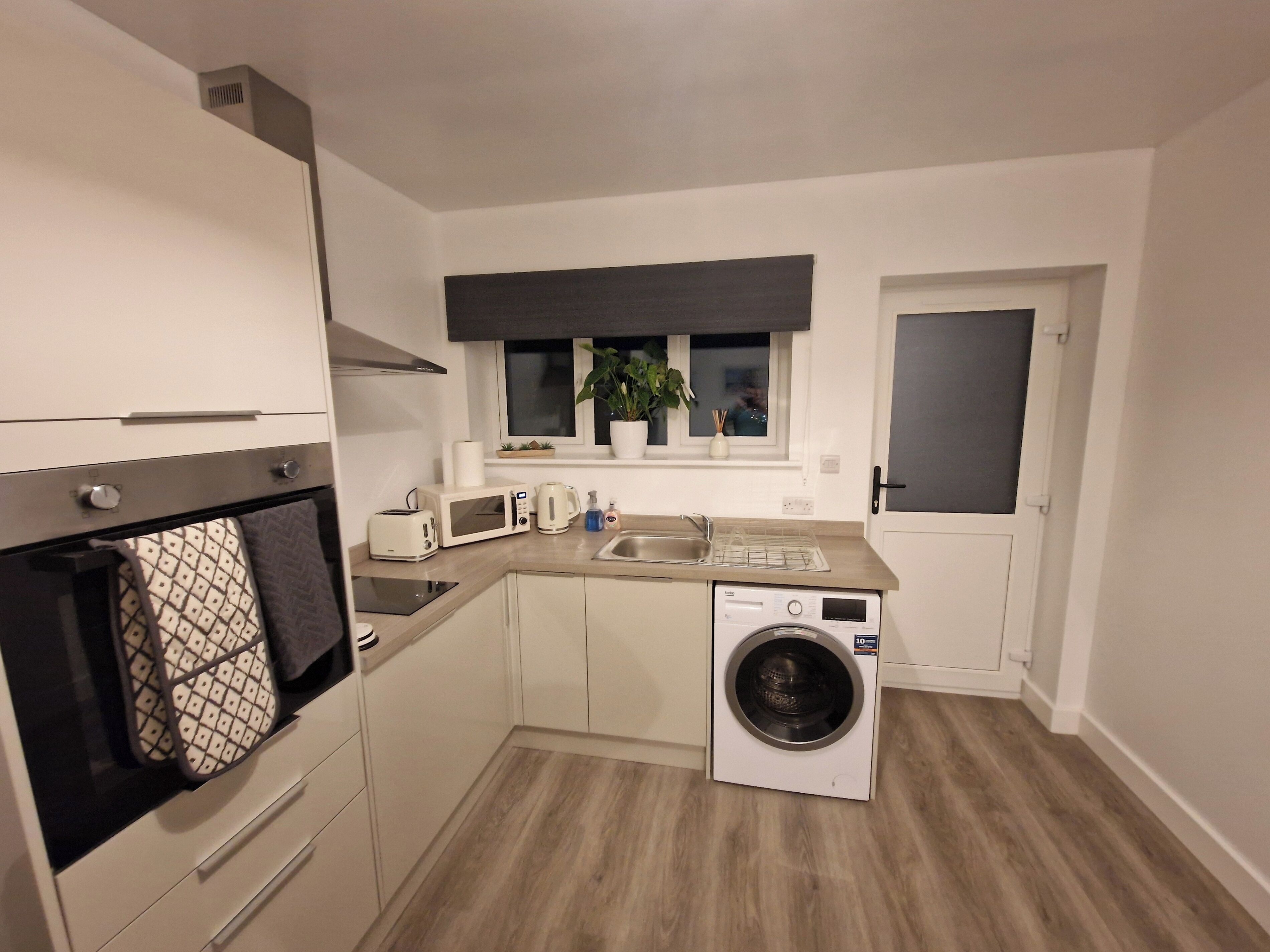 Apartment | Private kitchen | Fridge, microwave, oven, stovetop