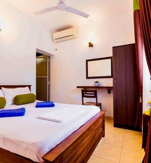 9 bedrooms, WiFi, bed sheets