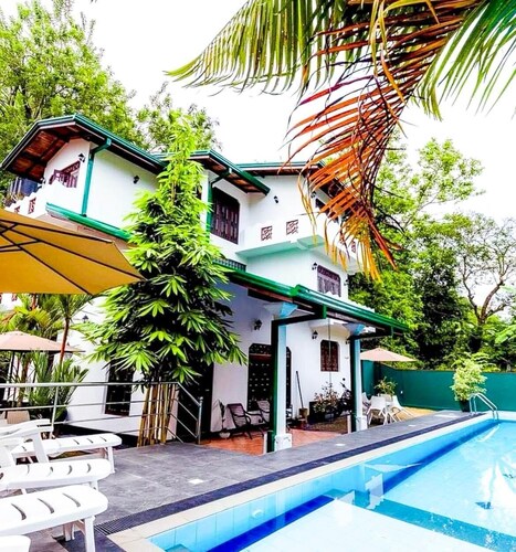  9-bedroom villa with AC, WiFi in gorgeous Dalawella , Unawatuna