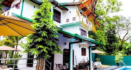 9-bedroom villa with AC, WiFi in gorgeous Dalawella , Unawatuna