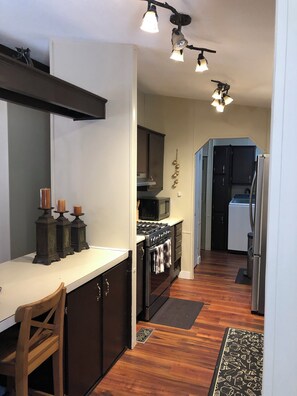 Microwave, oven, stovetop, cookware/dishes/utensils