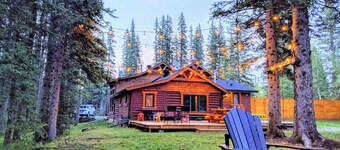 Cozy 2-bedroom suite in the forest near multiple restaurant/ pubs. BraggCreek