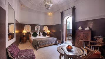 Habitación cuádruple exclusiva, patio | Caja de seguridad en la habitación, insonorización y wifi gratis