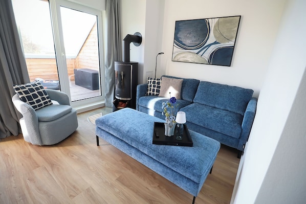 TV, fireplace, books, stereo - HimmelFrei - Water view. Sauna. Two roof terraces. Dog welcome (Tossens)