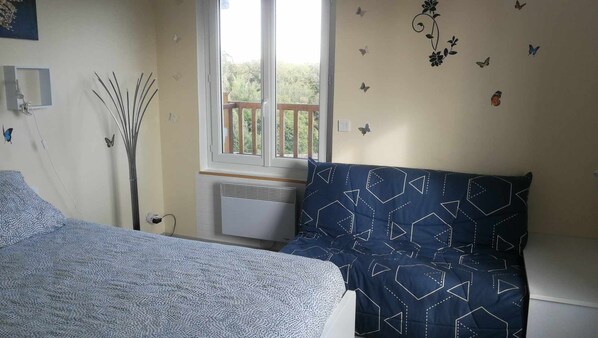 Desk, iron/ironing board, free WiFi, bed sheets