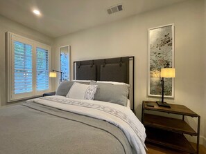 3 habitaciones, escritorio, tabla de planchar con plancha y wifi 