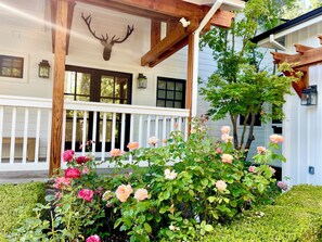 Exterior detail - Romantic Luxury 3-BR Modern Farmhouse with EVERYTHING... In Charming Yountville (Yountville)
