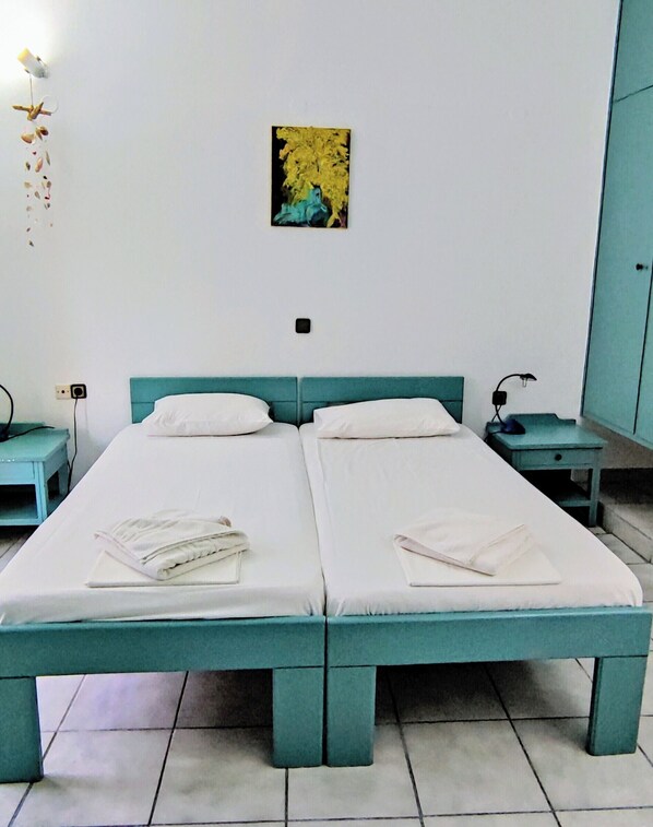 1 habitación, tabla de planchar con plancha, wifi y ropa de cama 