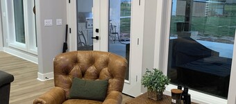 2 acres, gated
5 miles to TAMU
Patio with fire pit, tv, grill, sitting area