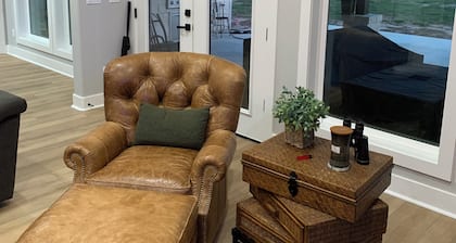 2 acres, gated
5 miles to TAMU
Patio with fire pit, tv, grill, sitting area