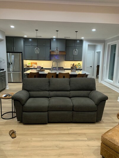 2 acres, gated
5 miles to TAMU
Patio with fire pit, tv, grill, sitting area