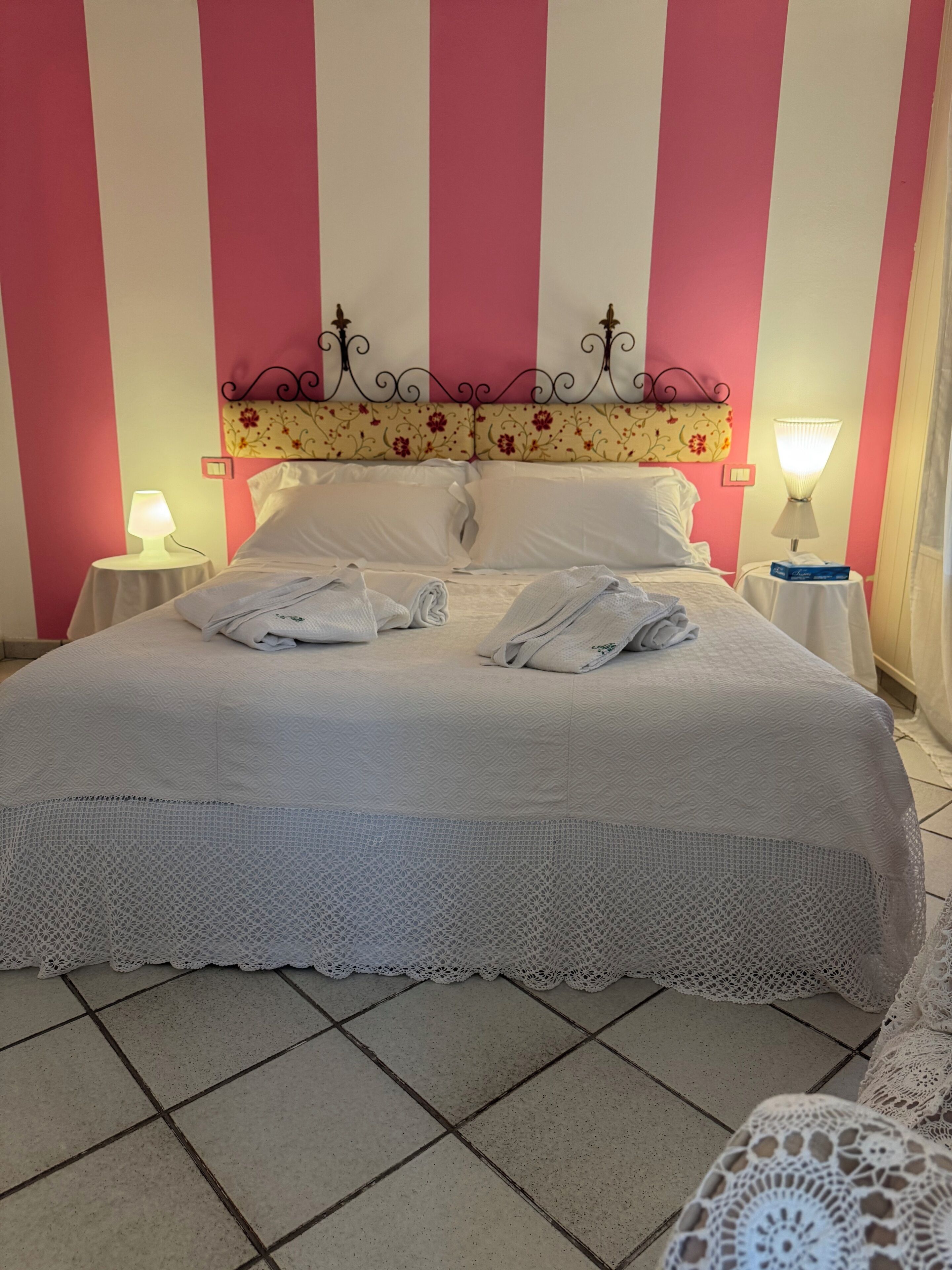 Kamar Basic | Brankas, meja kerja, setrika/meja setrika, dan Wi-Fi gratis