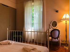 In-room safe, iron/ironing board, free WiFi, bed sheets - Villa Agnese Bed and Breakfast (Lucca)