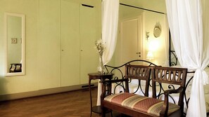 In-room safe, iron/ironing board, free WiFi, bed sheets - Villa Agnese Bed and Breakfast (Lucca)