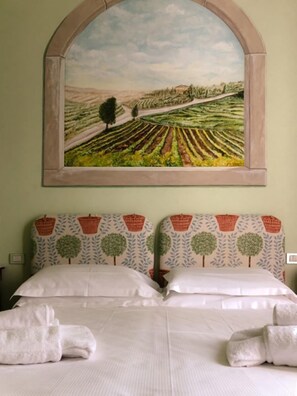 In-room safe, iron/ironing board, free WiFi, bed sheets - Villa Agnese Bed and Breakfast (Lucca)
