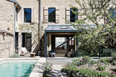 Outdoor pool. La Maison de Pommard