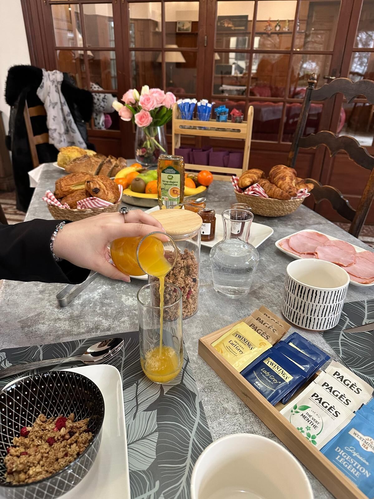 Petit déjeuner complet compris tous les jours