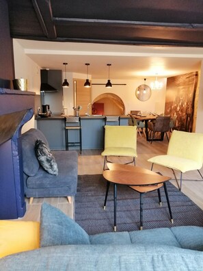 Living area - Atypical apartment in the heart of Gençay (Gençay)