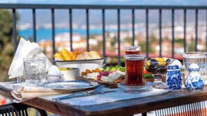 Tägliches inbegriffenes nach Wunsch zubereitetes Frühstück